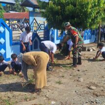 Koramil 1406-04/Belawa Gelar Karya Bhakti Bersama Siswa SMP Muhammadiyah Belawa, Wujudkan Kepedulian Lingkungan dan Antisipasi Musim Hujan