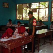 Babinsa Koramil 1406-10/Pitumpanua Beri Pembekalan Wawasan Kebangsaan di SDN 370 Tangkoro