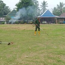 Babinsa Koramil 1406-09/Sajoanging Gelar Gotong Royong Bersama Warga di Lapangan Cappa Padang