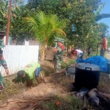 Koramil 1406-01/Tempe Gelar Karya Bhakti Bersihkan Selokan dan Saluran Air di Kelurahan Wiringpalennae