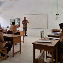 Babinsa Koramil 1406-04/Belawa Berikan Wawasan Kebangsaan di MAN Wajo