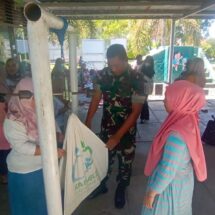 Babinsa Koramil 1406-01/Tempe Dampingi Kegiatan Posyandu di Kelurahan Bulupabbulu