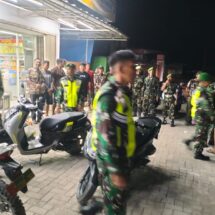 Koramil 1406-10/Pitumpanua Gelar Patroli Siskamling Bersama Masyarakat Jaga Kondusifitas Wilayah